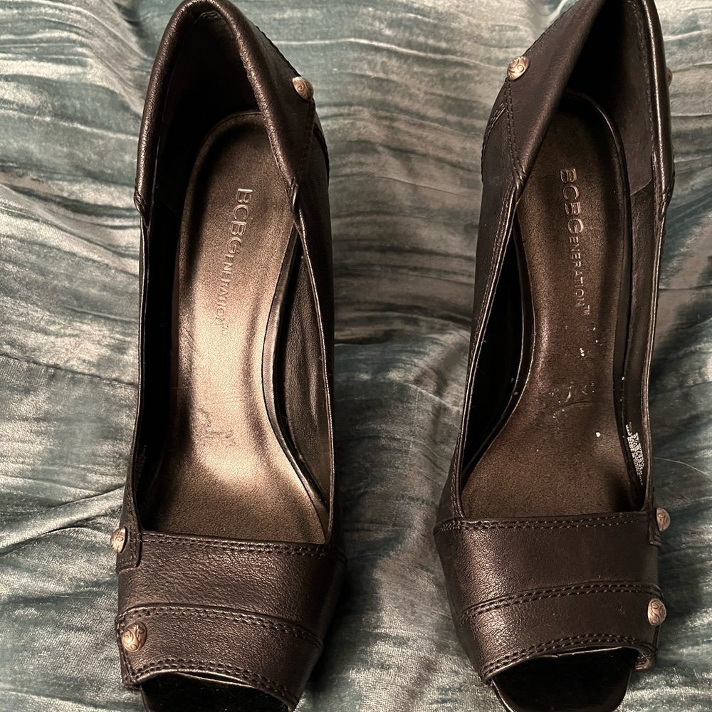 6.5 BCBGeneration Stiletto Russell Platform Pumps black studded 4 1/2” heel mint